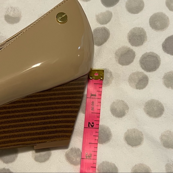 NWT Calvin Klein Shelley Patent Leather Nude Peep Toe Wedge Heels Size 6 - Picture 9 of 11